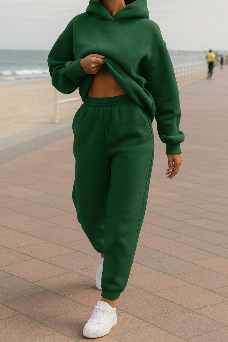 Women’s dark green cotton jogging set with oversized hoodie and relaxed fit sweatpants for everyday wear