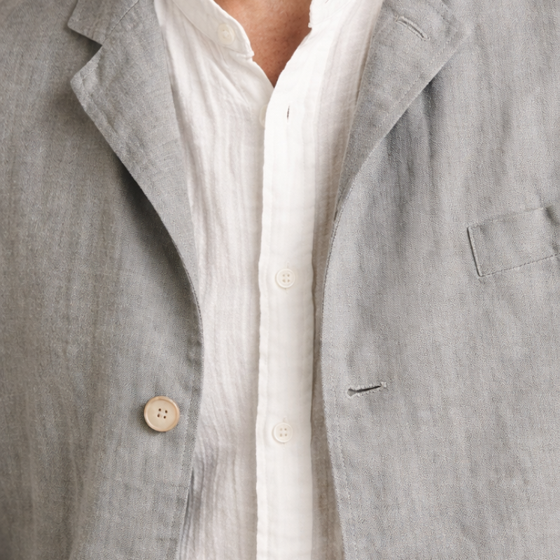 Woven men's blazer with chest pocket and patch pockets at front