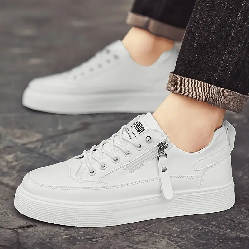 Men's low-top sneaker with smooth upper and dual lace and zip fastening