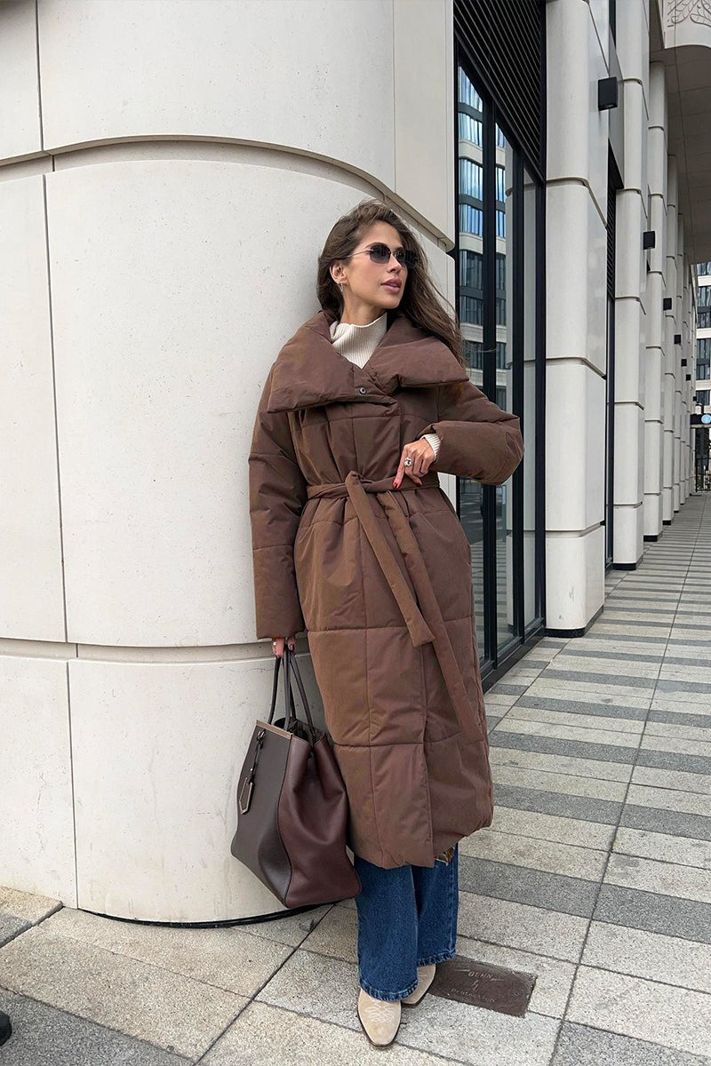 Padded long coat with wide collar and relaxed shoulders, oversized fit, women, street view