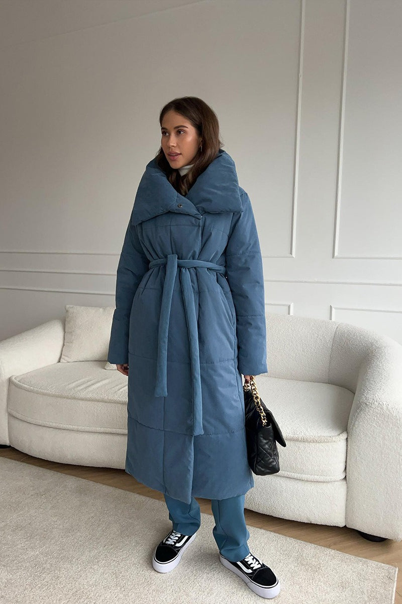 Padded long coat with voluminous collar and dropped shoulders, oversized fit, women, worn outdoors
