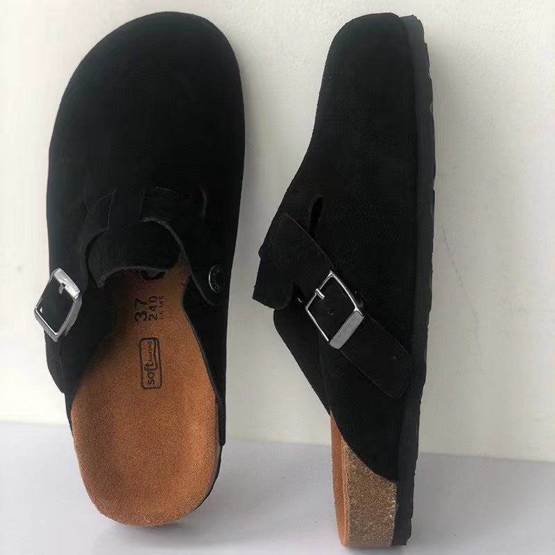 Unisex suede-effect clog with adjustable strap and closed toe in regular fit