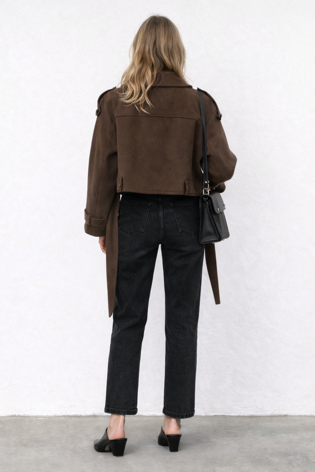 Woven coat with double-breasted button fastening and wide lapel collar detail